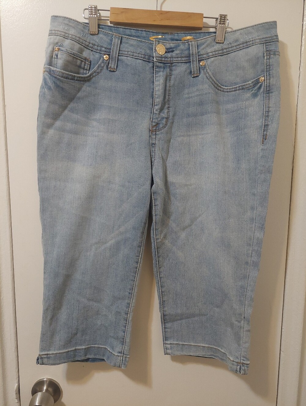 Seven7 Jeans Women's Light Wash Denim Capris Size 12